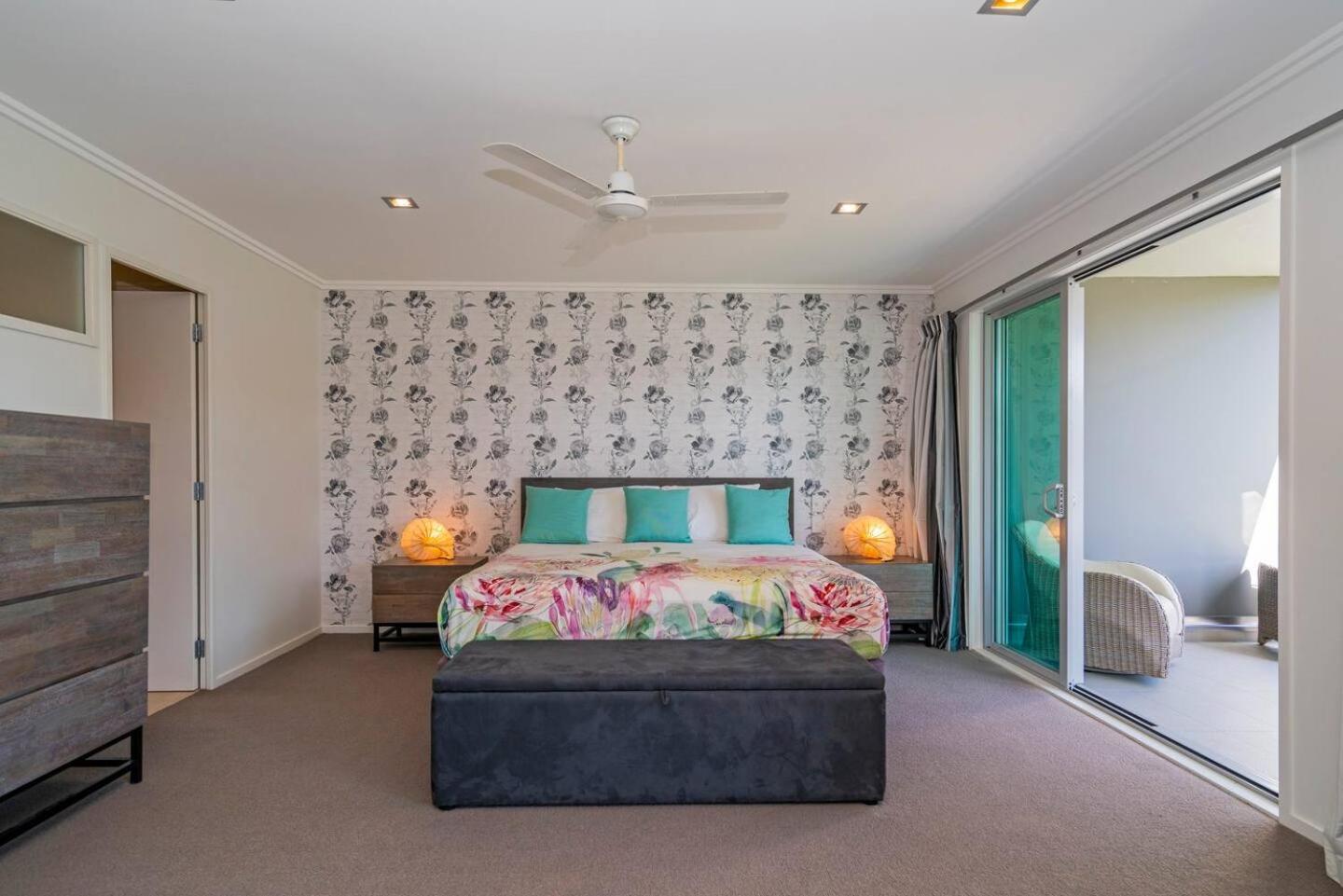 Marina Park Apartments 휘티앙가 외부 사진